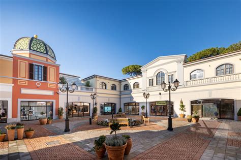 la reggia designer outlet gucci|la reggia outlet naples.